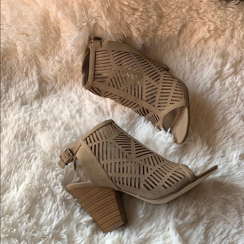 Justfab coral‎ dress heeled sandals taupe color 9.5
